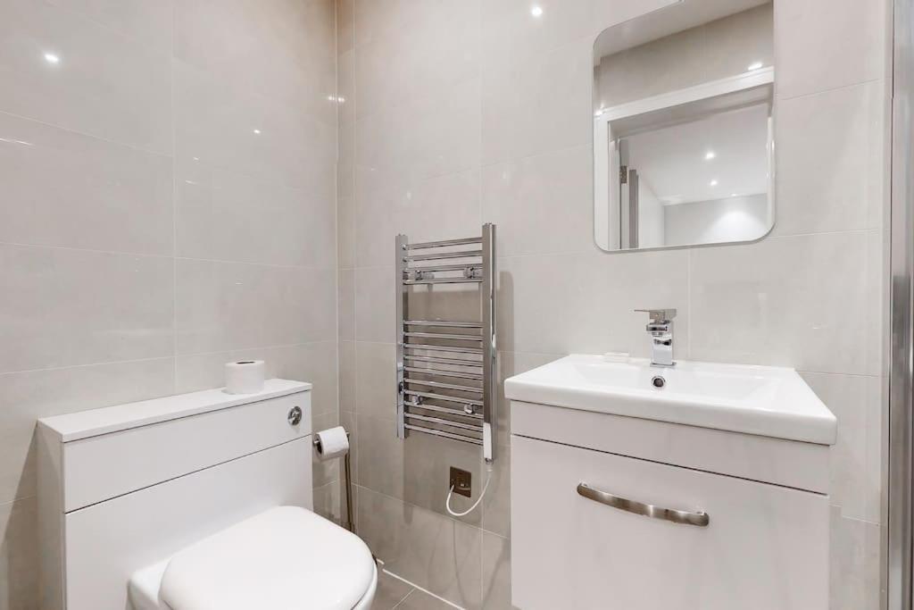 Stylish 2Bed Flat 10Min To Wimbledon Tennis Courts لندن المظهر الخارجي الصورة